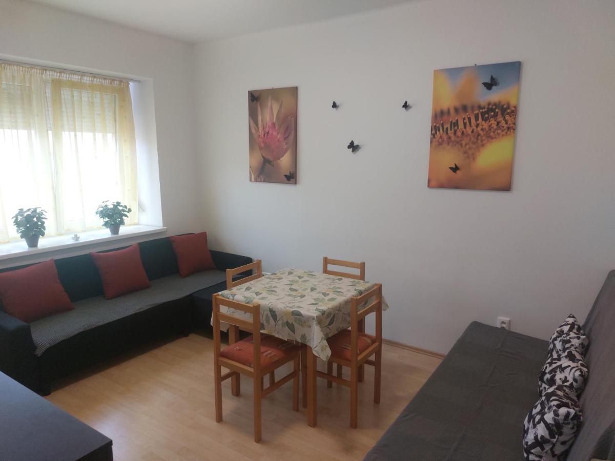 Ferienwohnung Apartman V Centre Bratislavy Pressburg Exterior foto